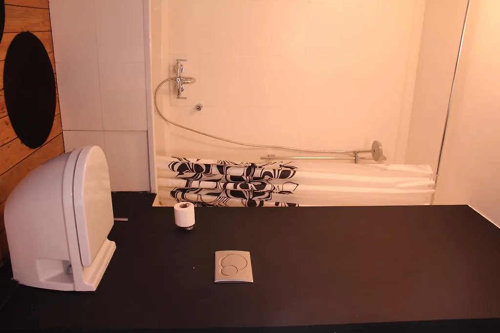B&B Leopold II Sint-Jans-Molenbeek 3*,  Belgium