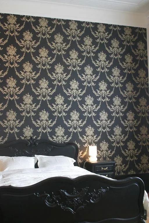 B&B Leopold II Sint-Jans-Molenbeek Bed & Breakfast