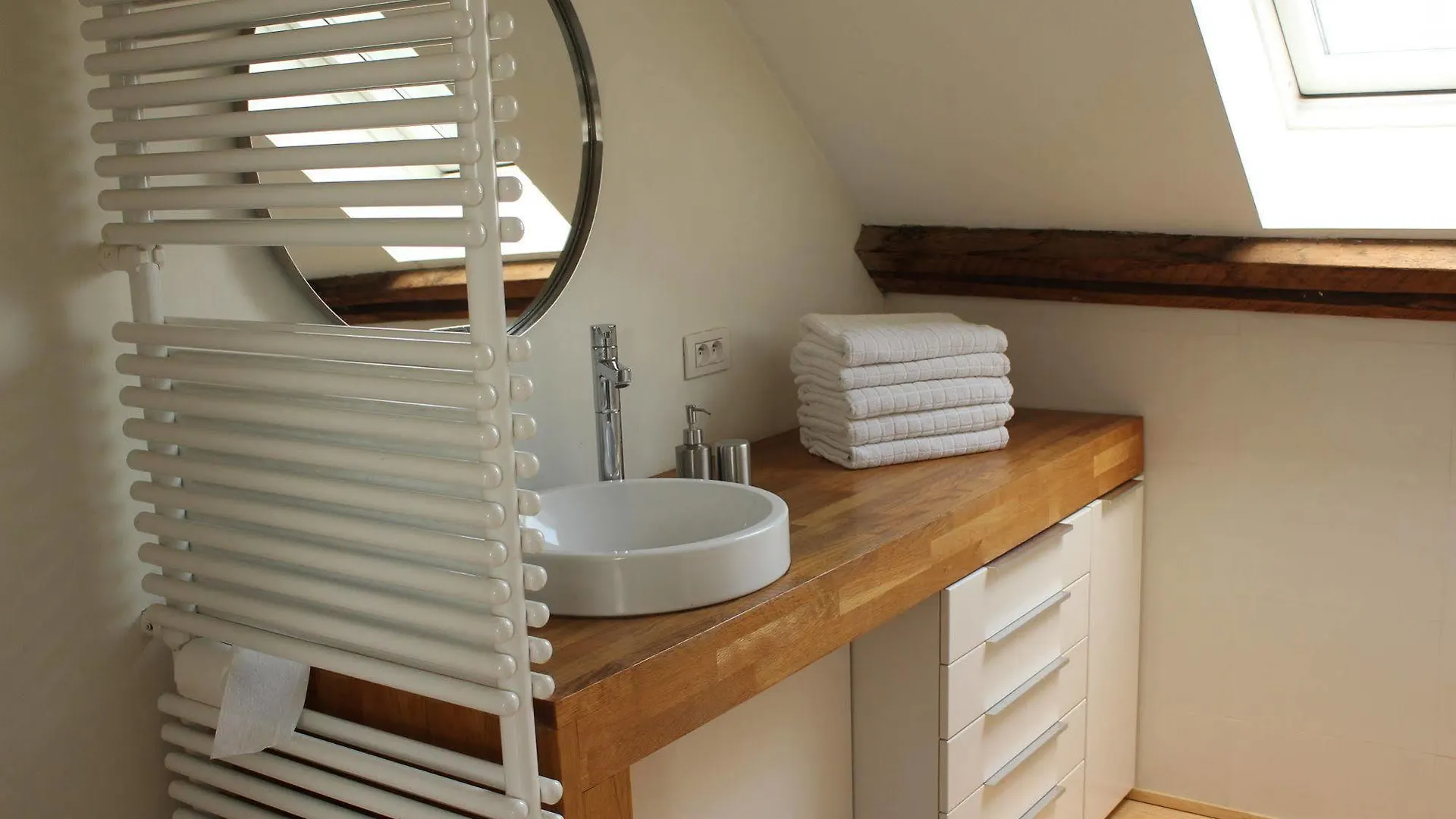 B&B Leopold II Sint-Jans-Molenbeek 3*,  Belgium