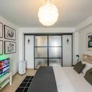 Superb 3 Bedroom & 3 Bathroom Duplex In Centre Brussels